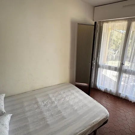 Maison En Bord De Avec Parking Et 2 | - Fr-1-732-79 *