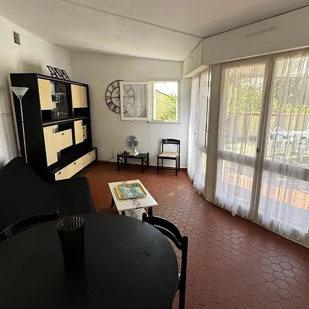 Maison En Bord De Avec Parking Et 2 | - Fr-1-732-79 * Torreilles